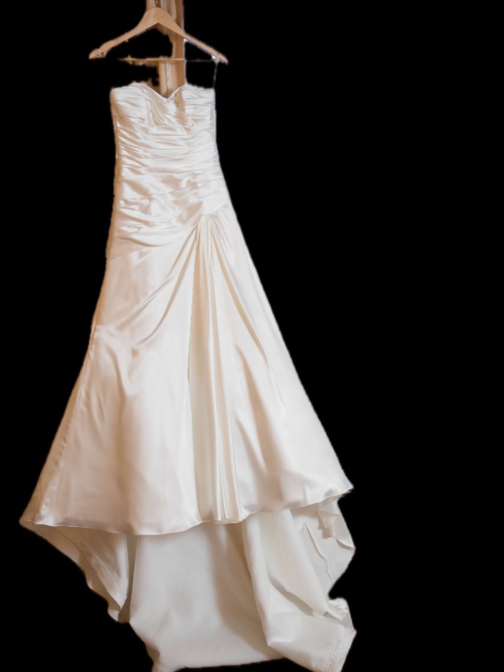 Maggie Sottero Ivory Wedding Gown – Professionally Cleaned & Preserved + Veil